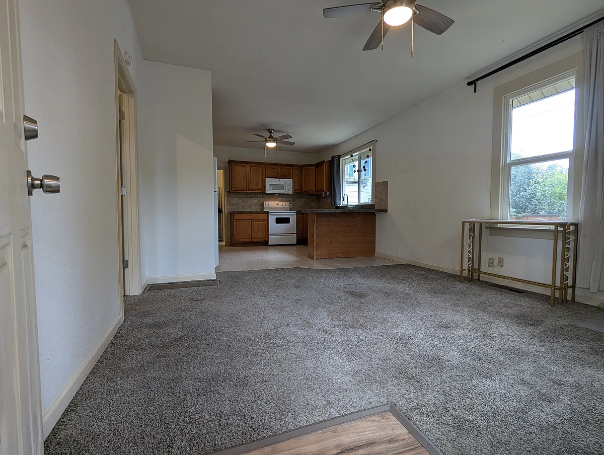 Building Photo - 9657 N Leonard St