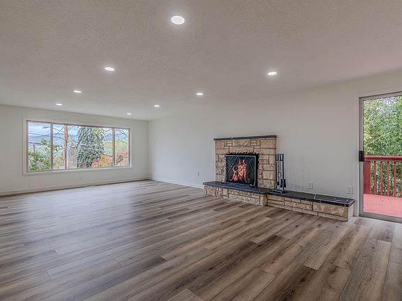 4th image of 390 Morton St