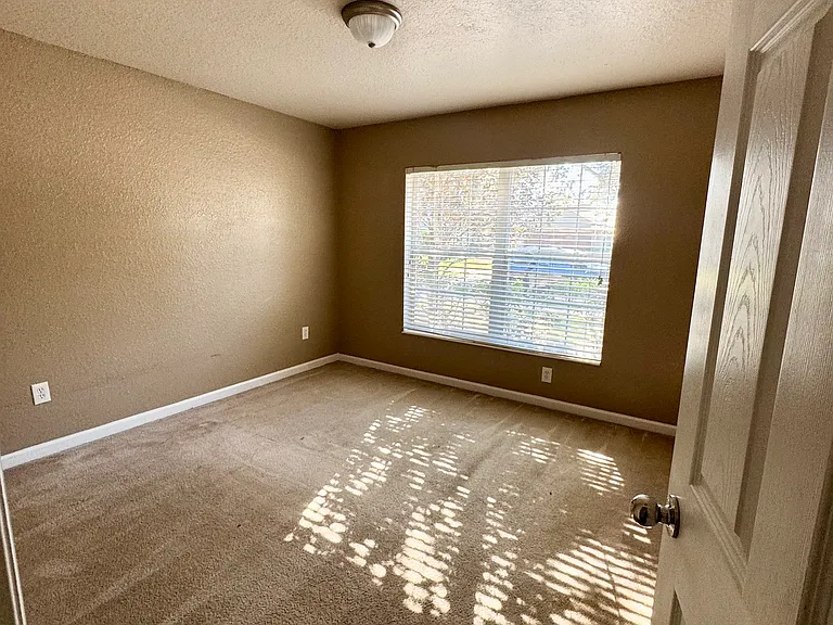 5681 SW 39th St — Photo 9