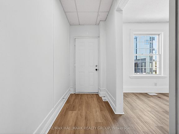 5th image of 423 Arlington Ave