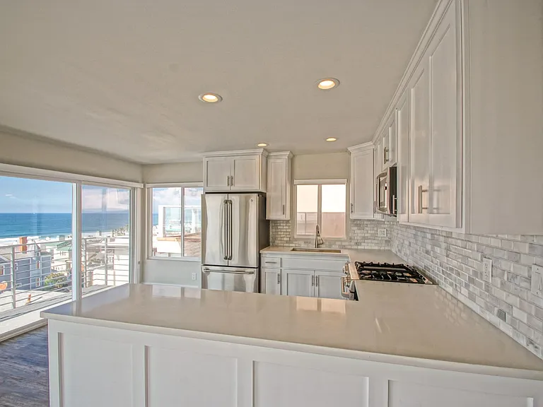 307 Bayview Dr — Photo 9