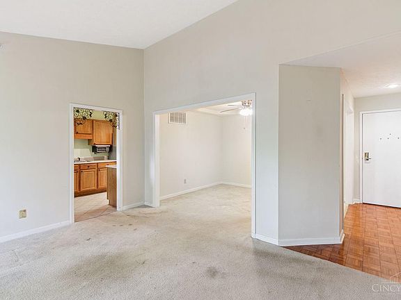 4th image of 4931 N Arbor Woods Ct #304