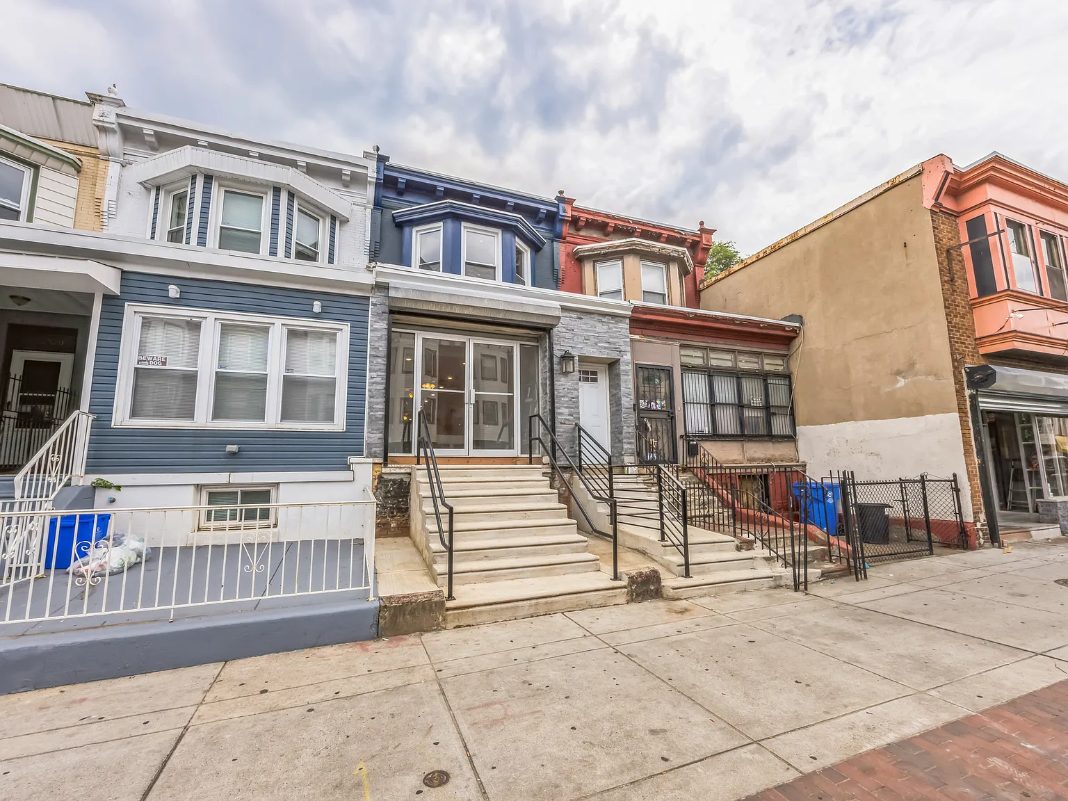 2 bed, 700 sqft, $1,400 — Photo 2