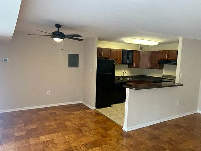 Silver Spring House — Photo 3