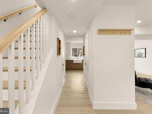 2nd image of 9532 Burdett Rd