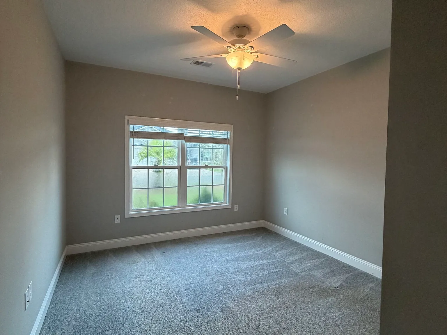 3 bed, 2.0 bath, 1800 sqft, $2,200 — Photo 4
