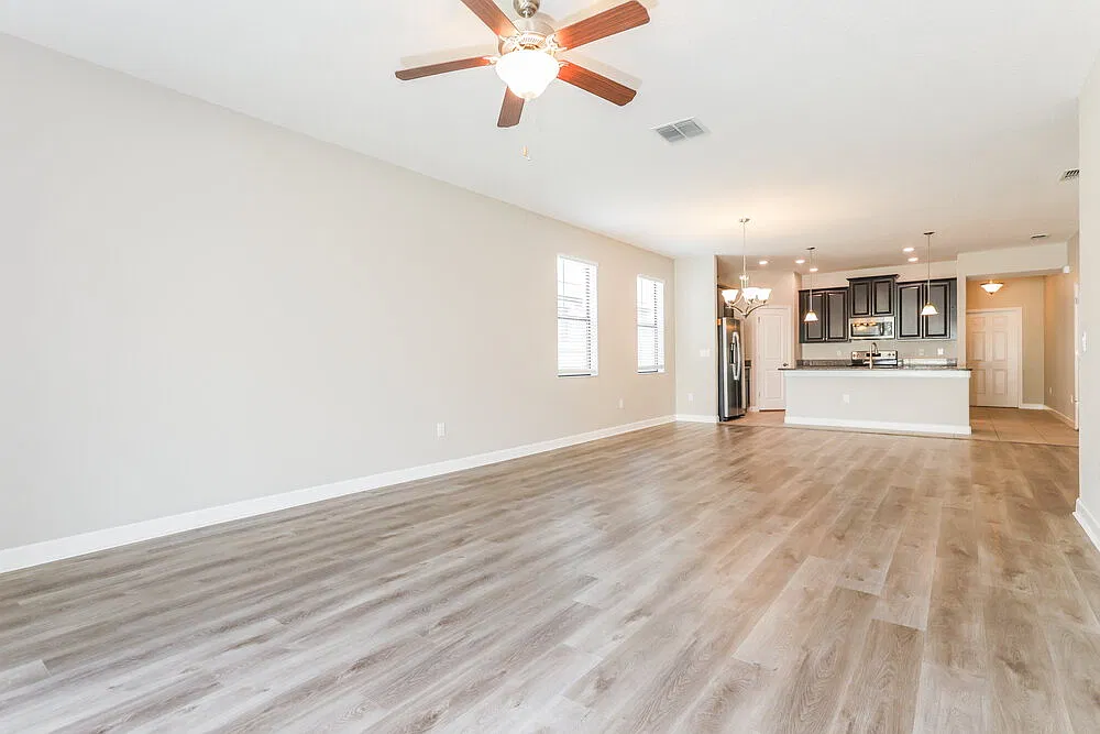 3 bed, 2.0 bath, 1979 sqft, $2,305 — Photo 3