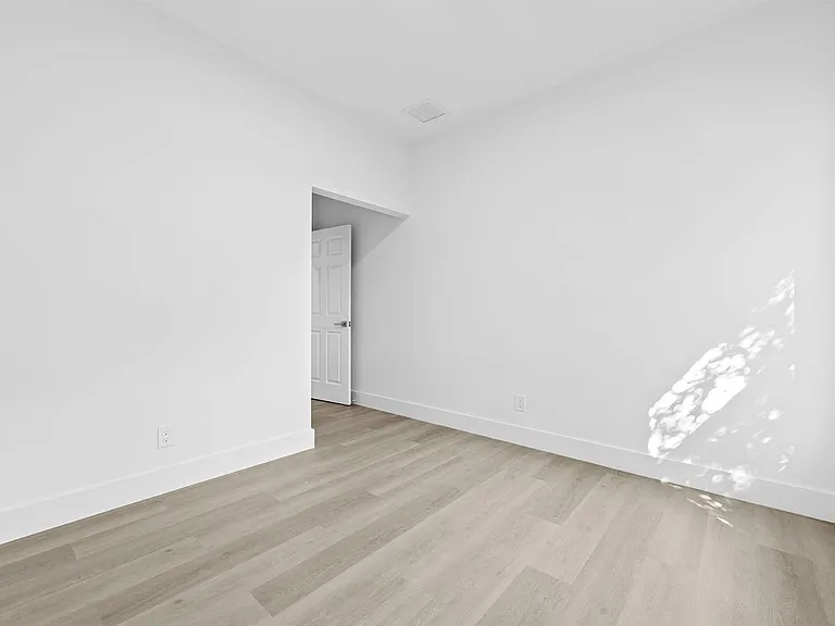 2810 NW 7th St — Photo 5