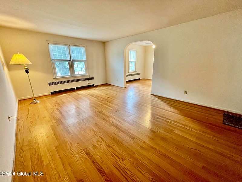 5th image of 948 Washington Avenue