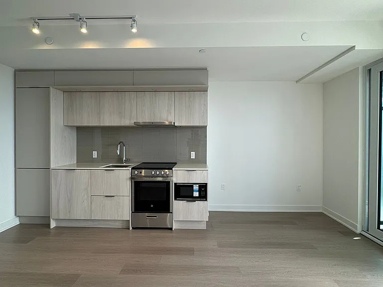 448 Burnhamthorpe Rd W #4009 — Photo 5