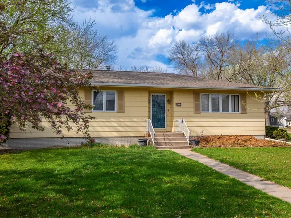 310 E 9th St, Juniata, NE 68955