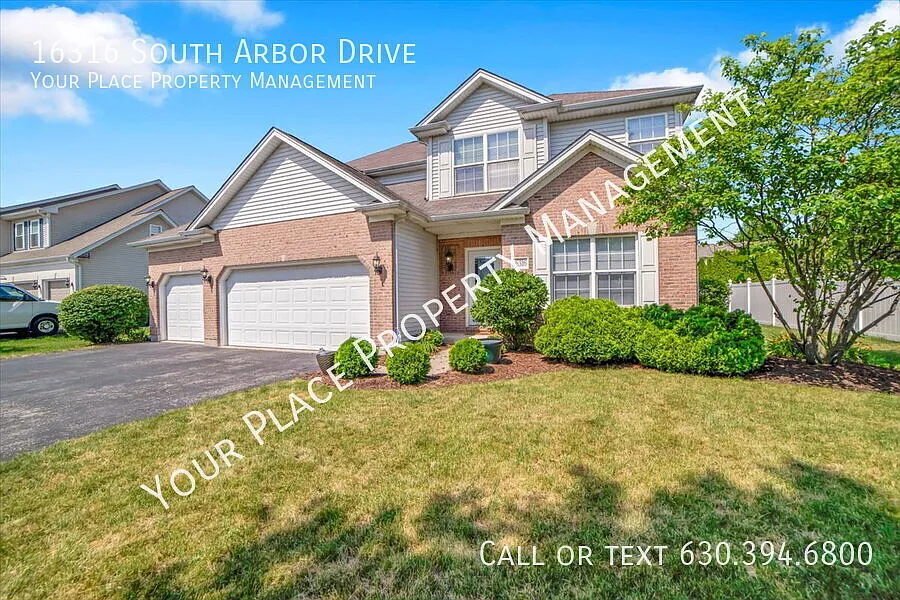 Spacious 4 Bed, 3.1 Bath Home, With Beautiful Backyard Just Minutes From Downtown Plainfield! Pla... — Photo 2