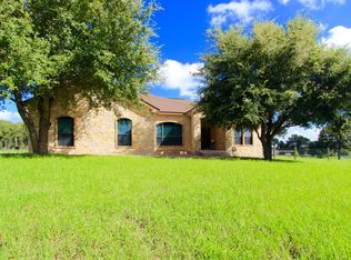1256 Hillside Oaks Dr, La Vernia, TX 78121
