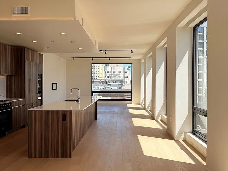 1523 Franklin St #601 — Photo 2