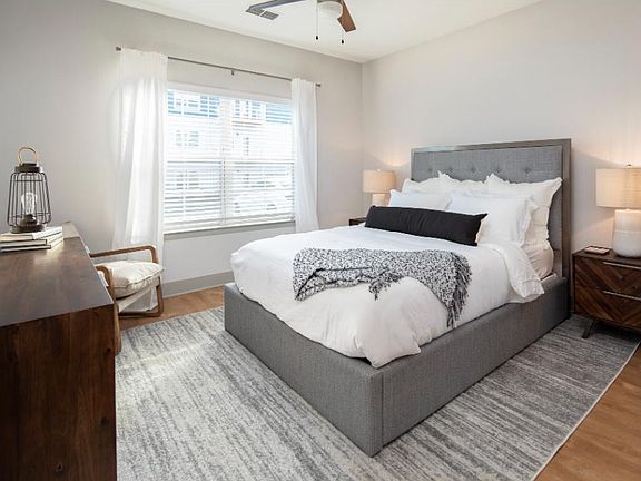 2nd image of 5022 Seaforth St