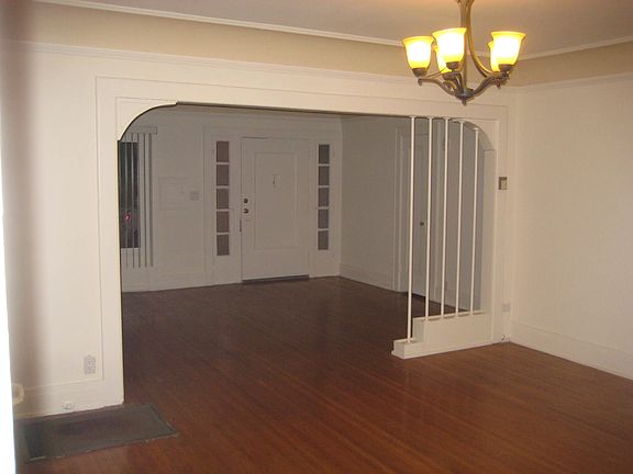 3rd image of 1739 N Kenmore Ave