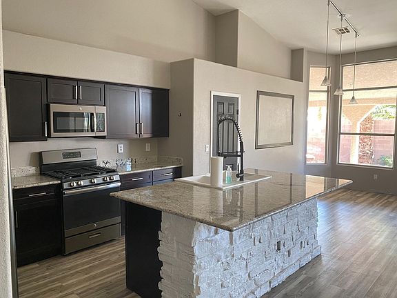 3rd image of 5005 Tropical Knoll Ct