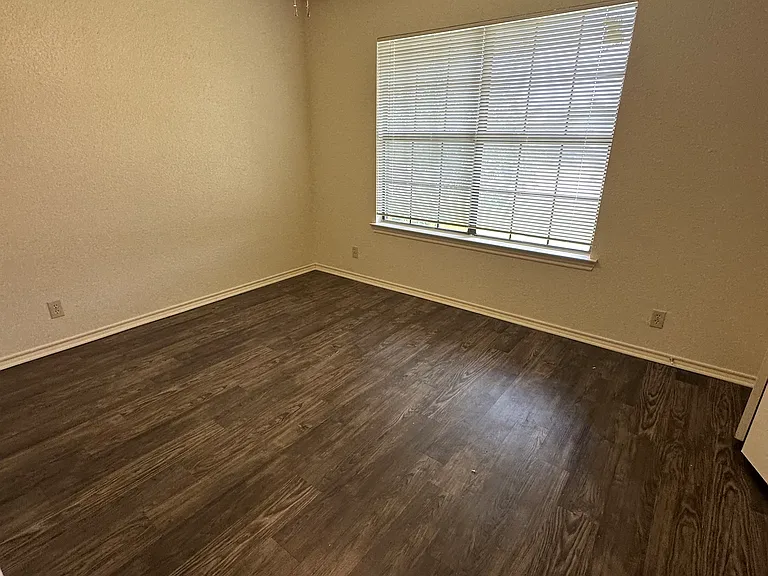 721 Avenue A #1 — Photo 32
