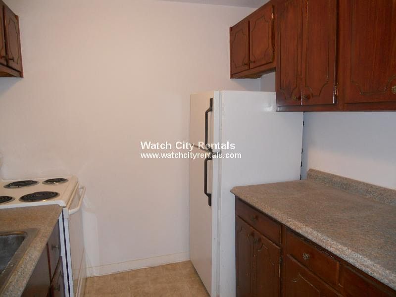 2nd image of 346 Lincoln St APT 10