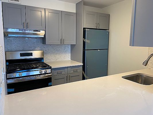 3rd image of 142 Richards St #2D