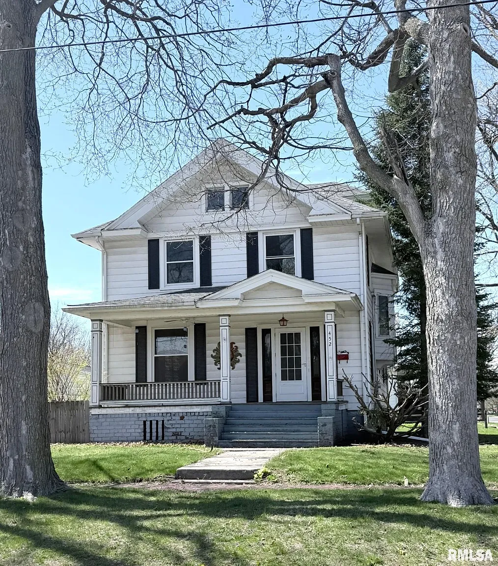 452 Jefferson St photo 1