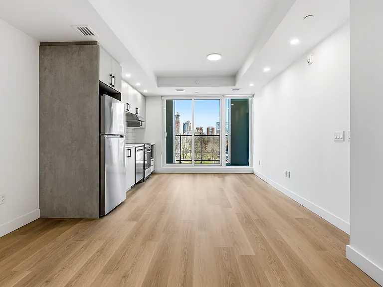 200 Elgin St — Photo 93