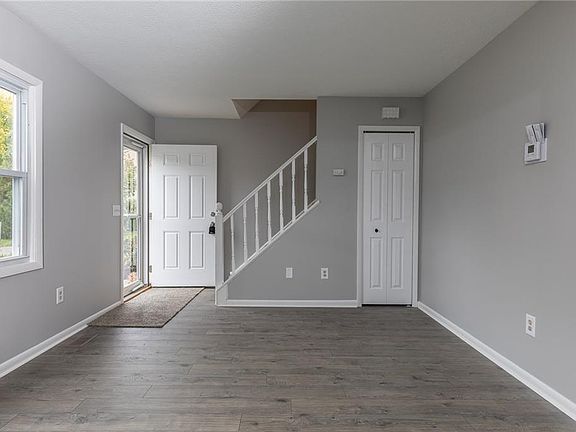 3rd image of 102 Maple Brook Dr Unit 102