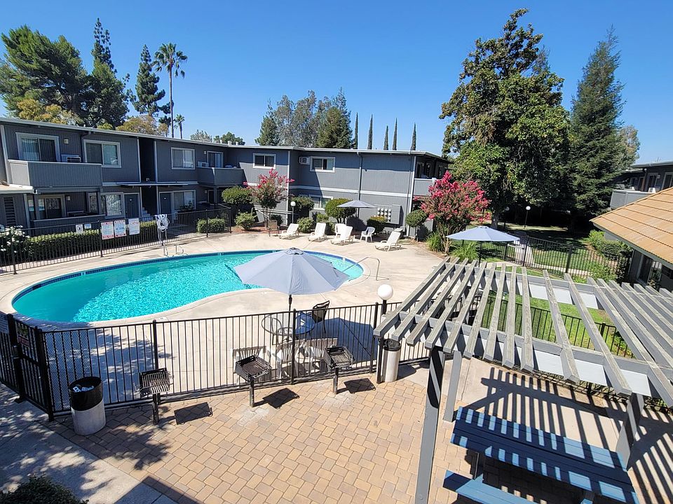 Beautiful poolside area for relaxing