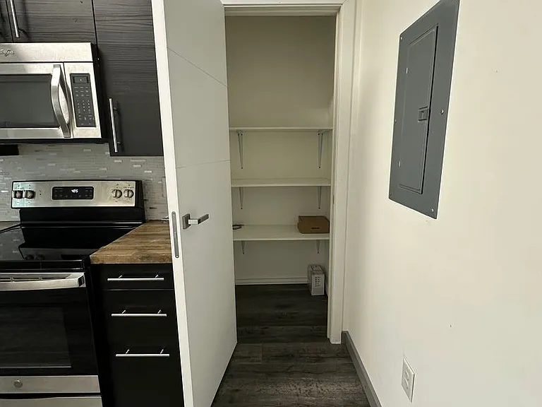 121 E 2nd St — Photo 10