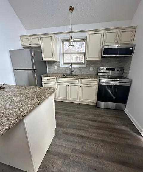 144 Lakeview Dr — Photo 9