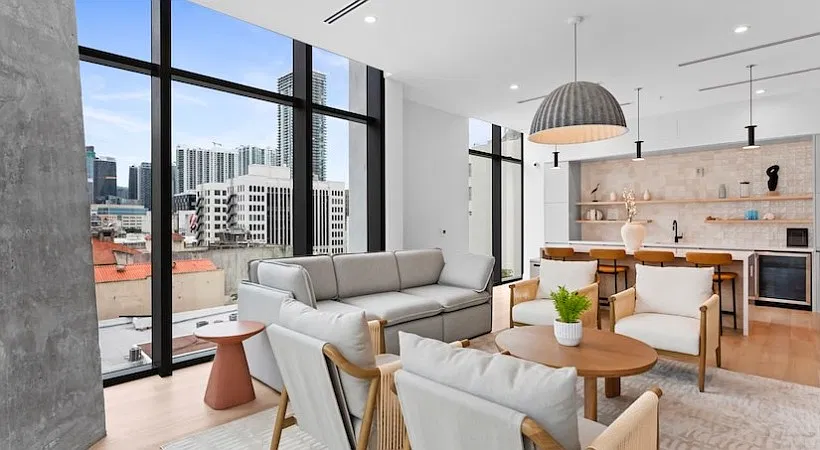 Studio, 402 sqft, $1,967 — Photo 4