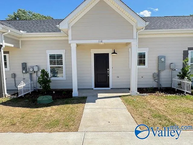 1 bed, 1.0 bath, 702 sqft, $1,195 — Photo 1
