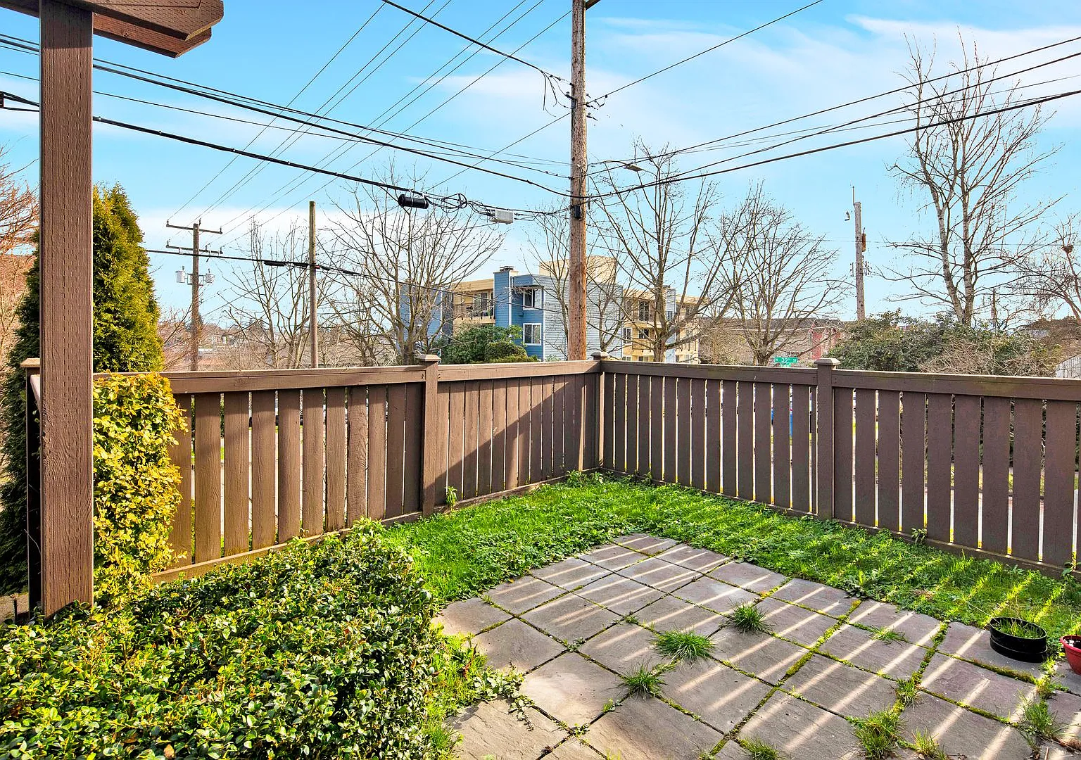 3 Bedroom End Unit Townhome in Wallingford — Photo 3