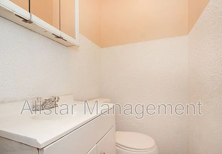 2100 Cottage Grove Dr — Photo 36