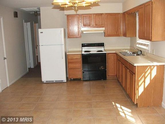 5th image of 301 Spotslee Dr