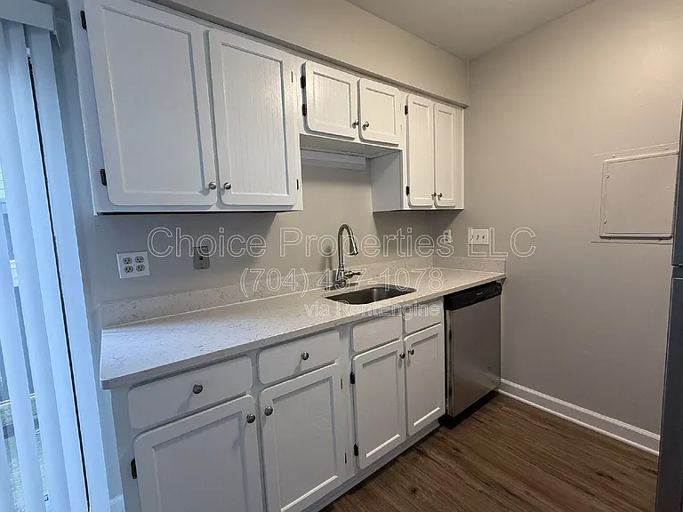 406 W 9th St #303 — Photo 5