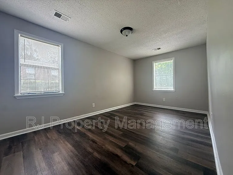 2076 Goff Ave — Photo 3