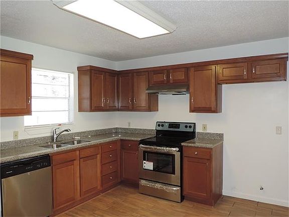 2nd image of 3892 Greenbriar Ln