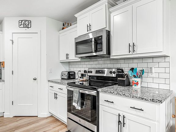 4th image of 1142 S Broadview Avenue