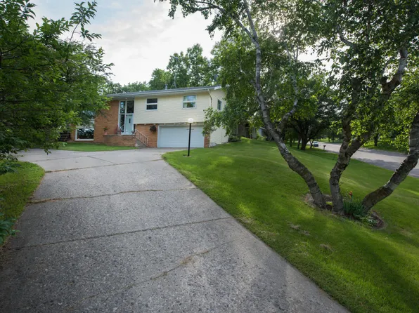 901 Viking St, Alexandria, MN 56308