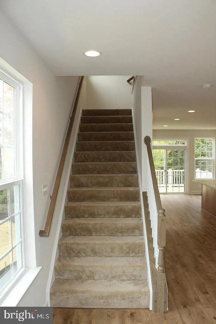 3 bed, 3.5 bath, 2334 sqft, $3,100 — Photo 2