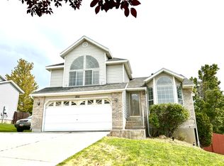 1202 E Tiger Eye Dr, Sandy, UT 84094