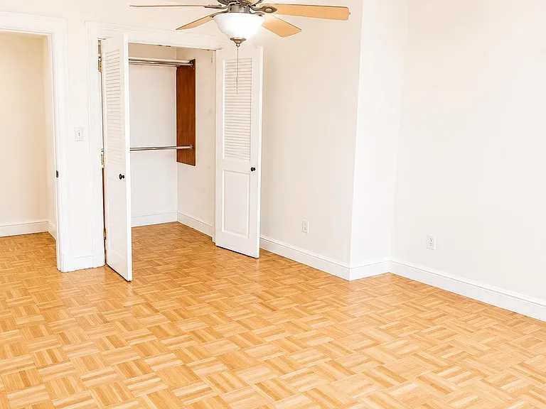 300 Communipaw Ave #302 — Photo 16