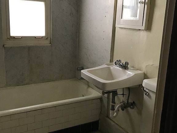 3rd image of 708 E 11th St APT 15