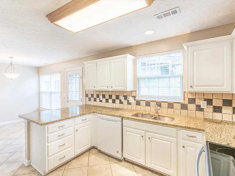 4716 Chepstow Dr — Photo 6