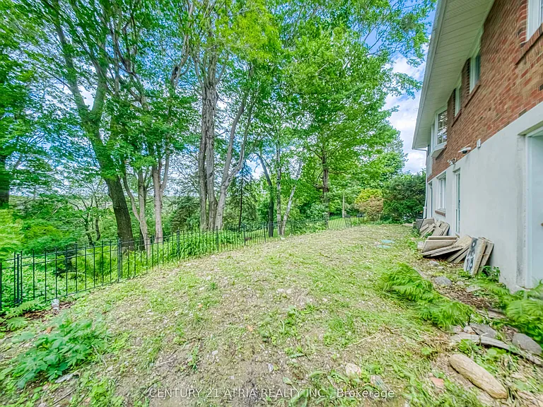 140 Ridgewood Rd #BASEMENT — Photo 11