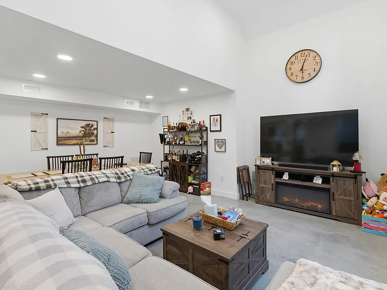 904 Quinnipiac Ave — Photo 45
