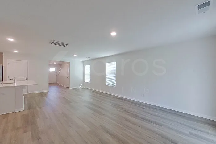5 bed, 3.0 bath, 2361 sqft, $2,445 — Photo 2