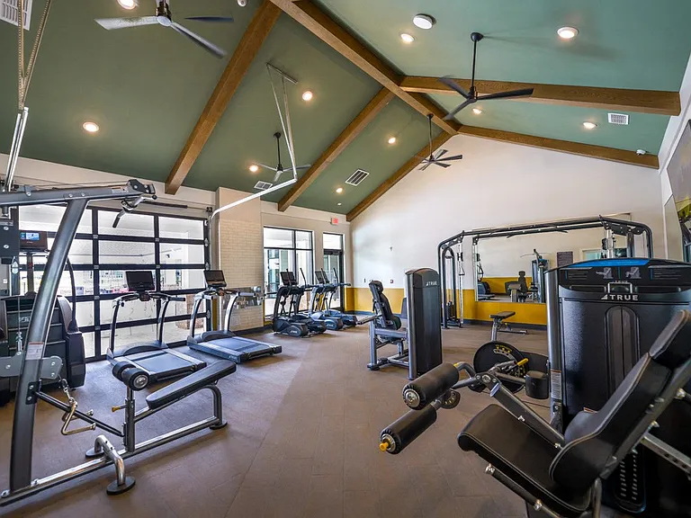 24/7 fitness center
