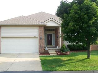 4877 Georgetown Dr, Oakland Twp, MI 48306